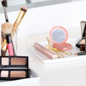 Five steps to perfect make-up.